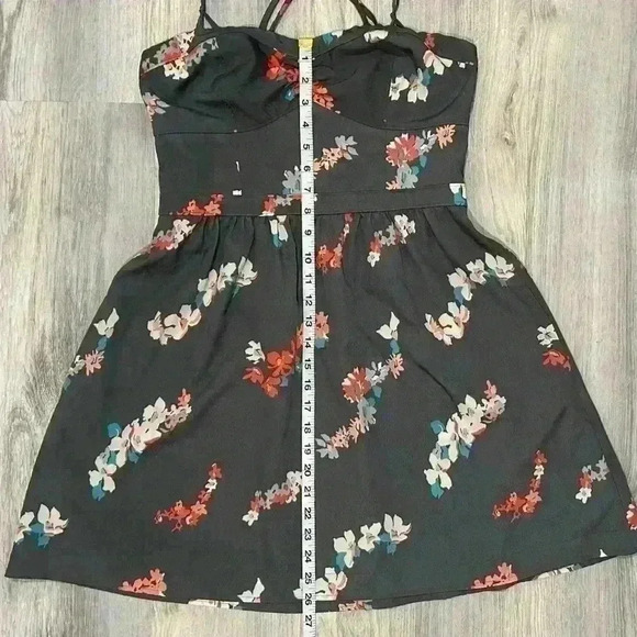 American Eagle Grey Floral Sleeveless Mini Dress Adjustable Sundress Size 10 - Picture 7 of 8